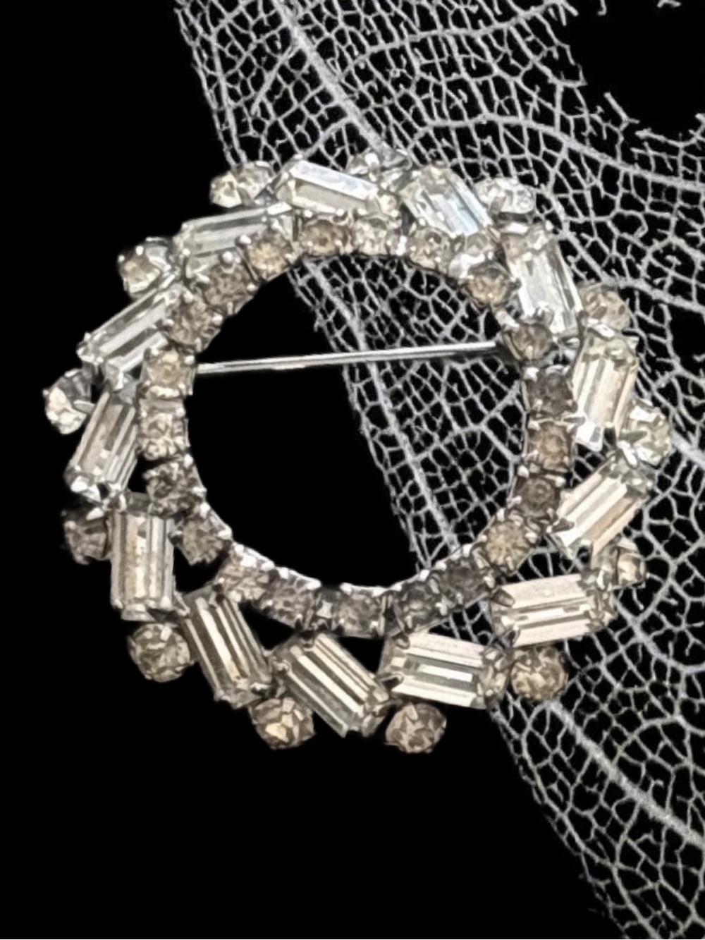Elegant Weiss Crystal Rhinestone Brooch